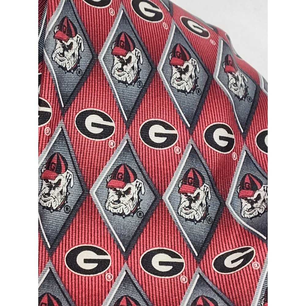 Georgia Bulldogs NCAA 100% Silk Tie (58 x 3.75in )